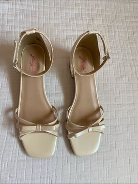 JELLYPOP Kids Ivory Bow Ankle-Strap Sandals